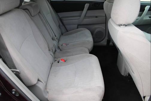 Burgundy 2013 Toyota Highlander SE