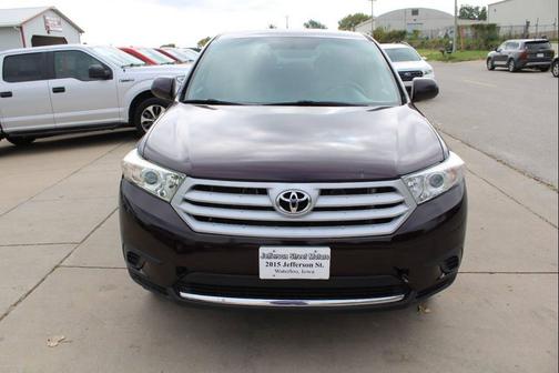 Burgundy 2013 Toyota Highlander SE