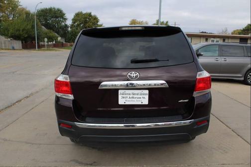 Burgundy 2013 Toyota Highlander SE
