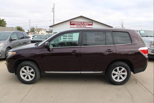 Burgundy 2013 Toyota Highlander SE
