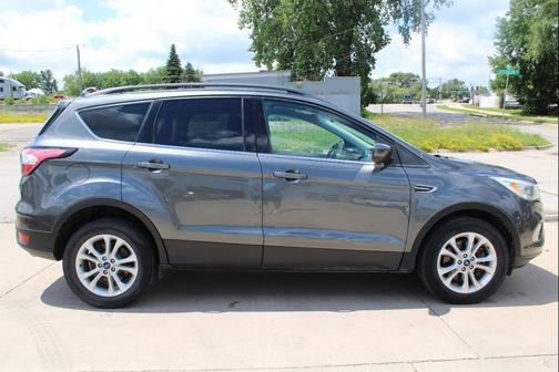 Magnetic Metallic 2017 Ford Escape SE