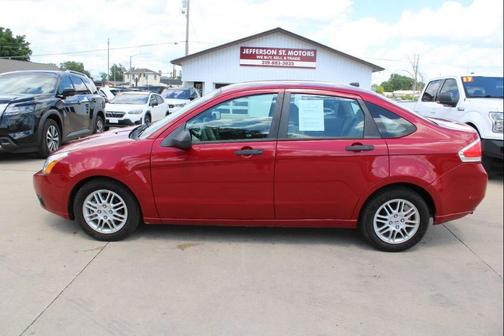 Sangria Red Metallic 2011 Ford Focus SE
