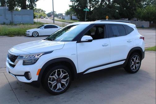Snow White Pearl 2022 Kia Seltos SX Turbo