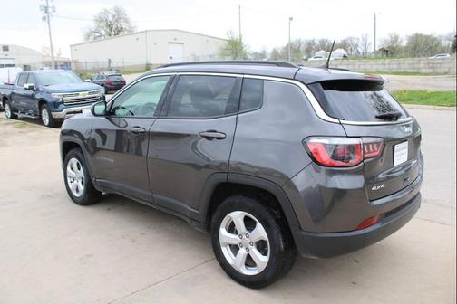 Granite Crystal Metallic Clearcoat 2017 Jeep New Compass Latitude
