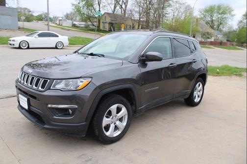Granite Crystal Metallic Clearcoat 2017 Jeep New Compass Latitude