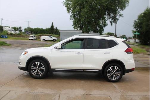 White 2017 Nissan Rogue SV