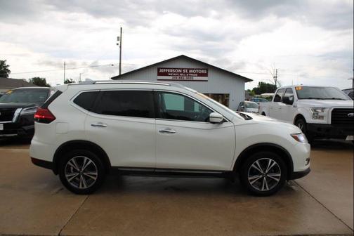 White 2017 Nissan Rogue SV