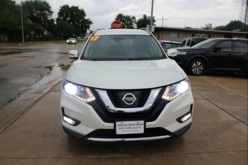 White 2017 Nissan Rogue SV