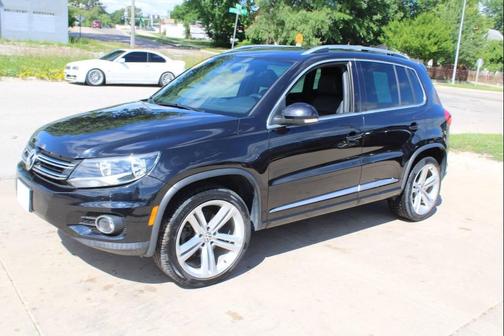Deep Black Pearl 2016 Volkswagen Tiguan R-Line