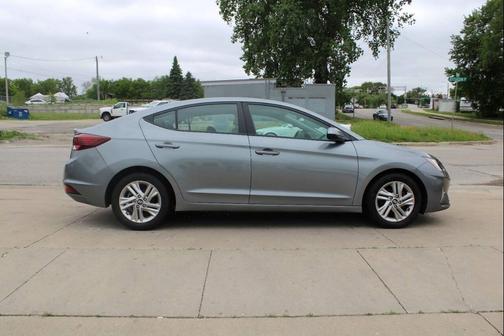Gray 2019 Hyundai ELANTRA SEL