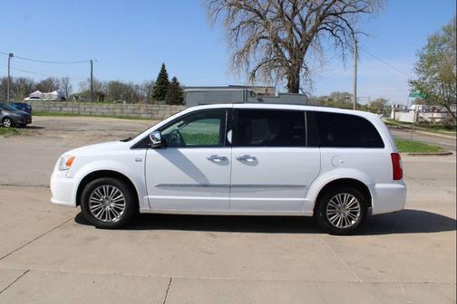 Bright White Clearcoat 2014 Chrysler Town & Country Touring-L