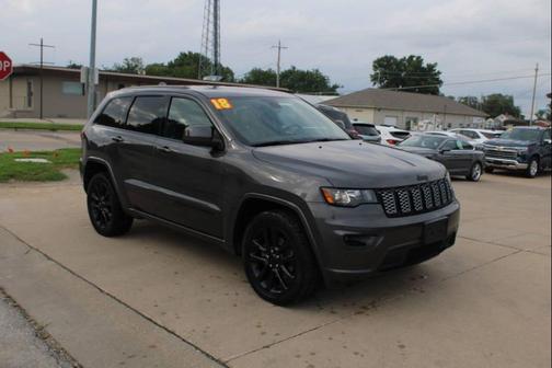 Granite Crystal Metallic Clearcoat 2018 Jeep Grand Cherokee Altitude