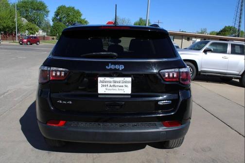 Diamond Black Crystal Pearlcoat 2022 Jeep Compass Latitude