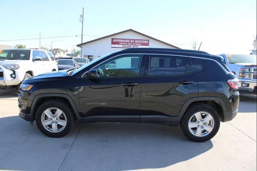 Diamond Black Crystal Pearlcoat 2022 Jeep Compass Latitude
