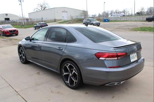 Platinum Gray Metallic 2021 Volkswagen Passat 2.0T R-Line