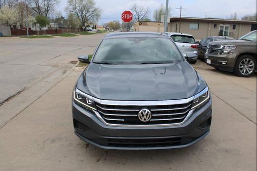 Platinum Gray Metallic 2021 Volkswagen Passat 2.0T R-Line