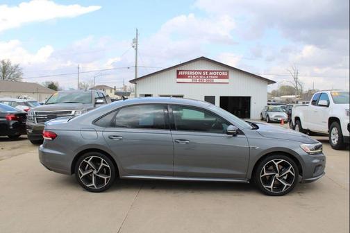 Platinum Gray Metallic 2021 Volkswagen Passat 2.0T R-Line