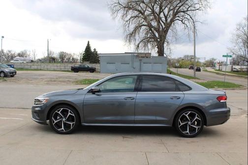 Platinum Gray Metallic 2021 Volkswagen Passat 2.0T R-Line