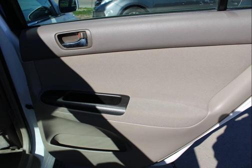 Super White 2005 Toyota Camry LE