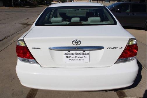 Super White 2005 Toyota Camry LE
