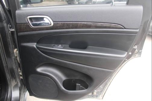 Brilliant Black Crystal Pearlcoat 2013 Jeep Grand Cherokee Laredo