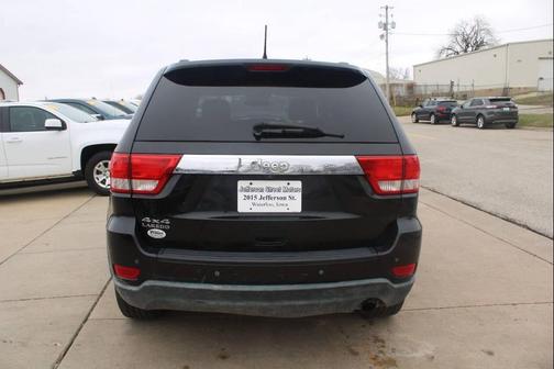 Brilliant Black Crystal Pearlcoat 2013 Jeep Grand Cherokee Laredo