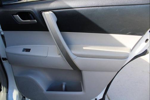2011 Toyota Highlander SE