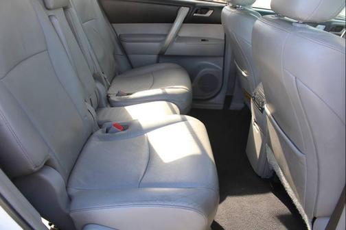 2011 Toyota Highlander SE