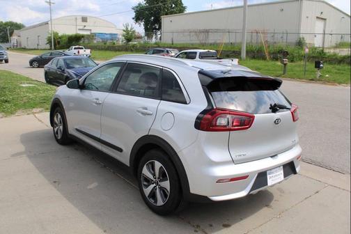 Silky Silver 2018 Kia Niro LX