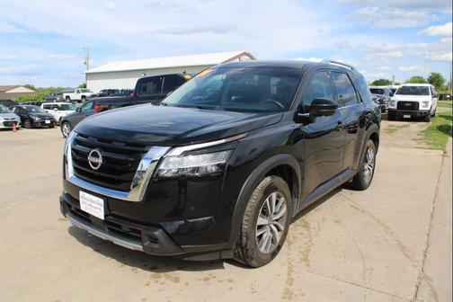 Super Black 2024 Nissan Pathfinder SL 4WD