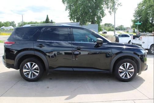 Super Black 2024 Nissan Pathfinder SL 4WD