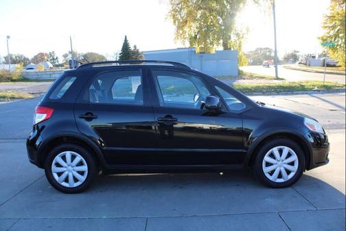 2010 Suzuki SX4 Base AWD 4dr Crossover CVT