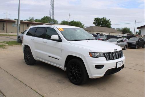 Bright White Clearcoat 2018 Jeep Grand Cherokee Laredo E