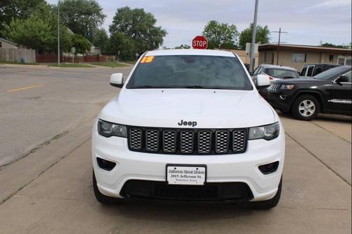 Bright White Clearcoat 2018 Jeep Grand Cherokee Laredo E