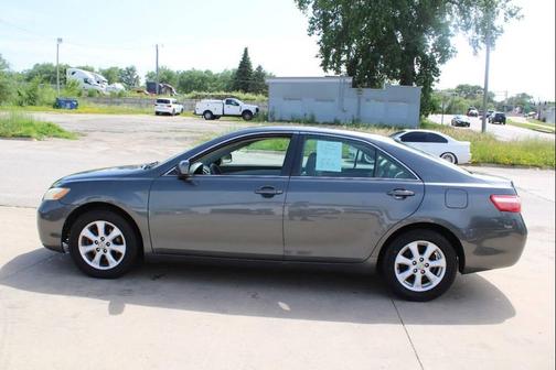 Magnetic Gray Metallic 2009 Toyota Camry LE