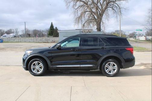 Agate Black Metallic 2022 Ford Explorer XLT