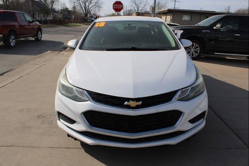 Summit White 2018 Chevrolet Cruze LT