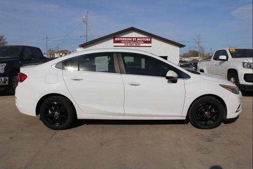 Summit White 2018 Chevrolet Cruze LT