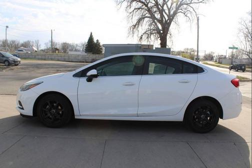 Summit White 2018 Chevrolet Cruze LT