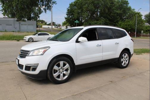 White 2017 Chevrolet Traverse 1LT