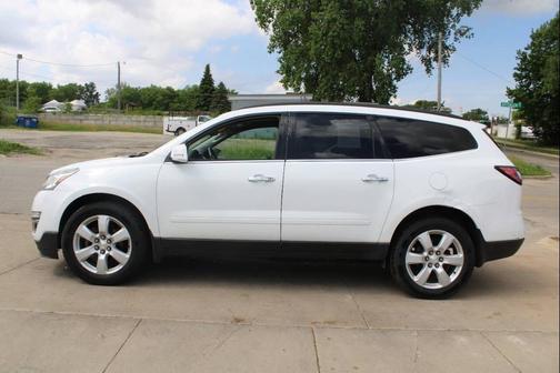 White 2017 Chevrolet Traverse 1LT