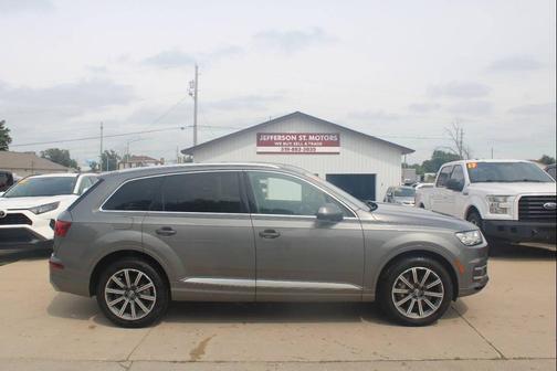 Graphite Gray Metallic 2017 Audi Q7 3.0T Premium