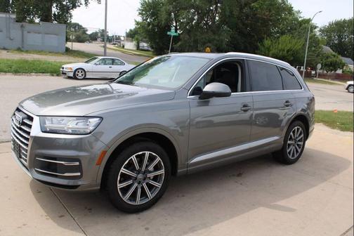 Graphite Gray Metallic 2017 Audi Q7 3.0T Premium