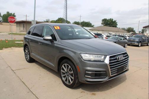 Graphite Gray Metallic 2017 Audi Q7 3.0T Premium