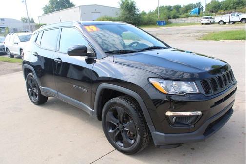 Diamond Black Crystal Pearlcoat 2019 Jeep Compass Latitude