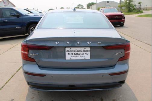 2024 Volvo S60 B5 Plus Dark Theme