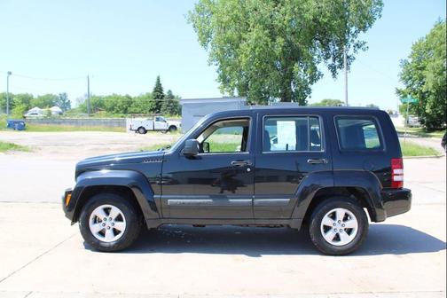Brilliant Black Crystal Pearlcoat 2009 Jeep Liberty Sport