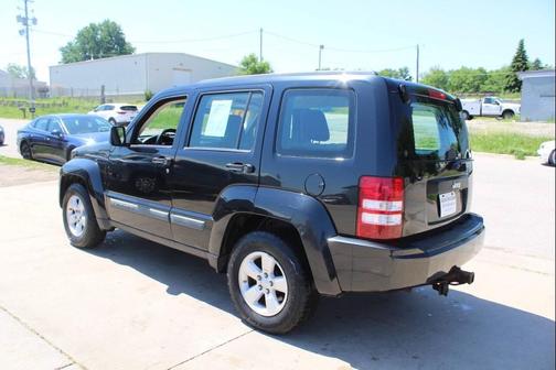 Brilliant Black Crystal Pearlcoat 2009 Jeep Liberty Sport