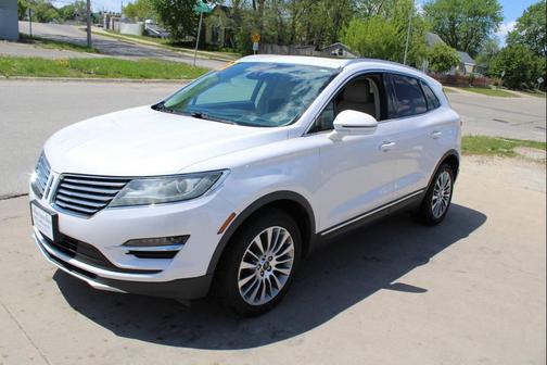 White Platinum Metallic Tri-Coat 2017 Lincoln MKC Reserve