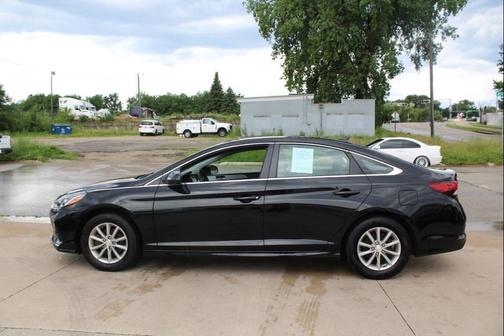Black 2019 Hyundai SONATA SE
